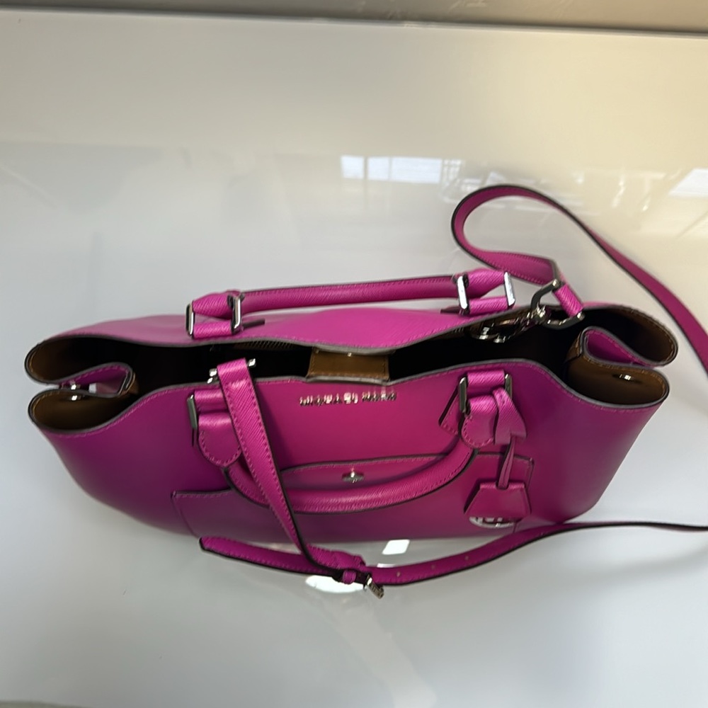 Michael Kors Greenwich fuchsia saffiano leather tote - Picture 9 of 12